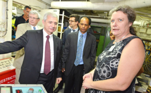 Claude Bartolone en visite sur le Marion Dufresne avant de quitter la Réunion