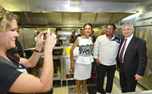 Claude Bartolone en visite sur le Marion Dufresne avant de quitter la Réunion