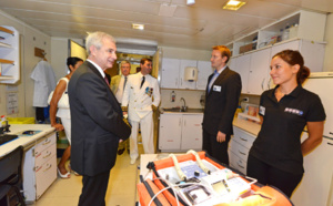 Claude Bartolone en visite sur le Marion Dufresne avant de quitter la Réunion