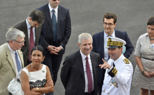 Claude Bartolone en visite sur le Marion Dufresne avant de quitter la Réunion