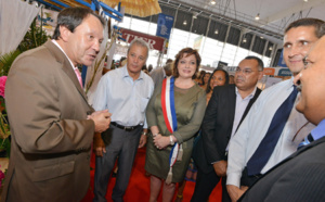 Ambiance bon enfant à l'occasion de l'inauguration du salon de la maison