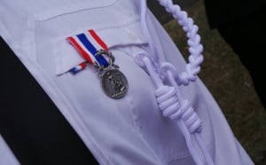 La police se recueille en hommage aux policiers morts pour la France
