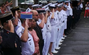 La police se recueille en hommage aux policiers morts pour la France