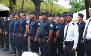 La police se recueille en hommage aux policiers morts pour la France