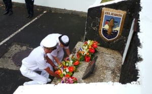 La police se recueille en hommage aux policiers morts pour la France
