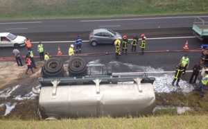 Camion-citerne renversé à Ste-Marie: Retour en images sur le remorquage