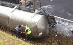 Camion-citerne renversé à Ste-Marie: Retour en images sur le remorquage