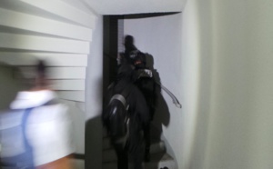 St-Denis : Le GIGN force la porte du forcené qui préfère se rendre