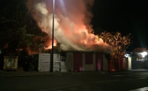 Saint-Denis: Un ancien restaurant en feu sur la rue Général de Gaulle