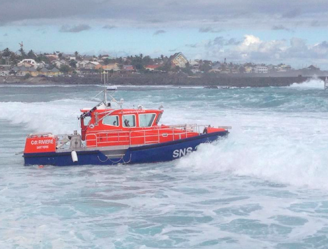 La nouvelle vedette de la SNSM échouée à St-Pierre: Les premières images de l'accident