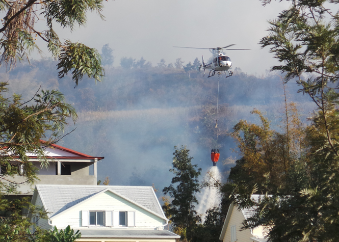 Dash 8 et hélicoptères toujours mobilisés à Bellemène Canot près des maisons