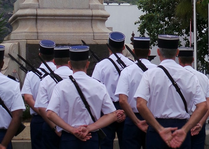 Les gendarmes à la messe de la Sainte Geneviève