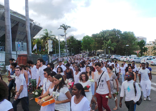 Retour en images sur la marche blanche à l'université