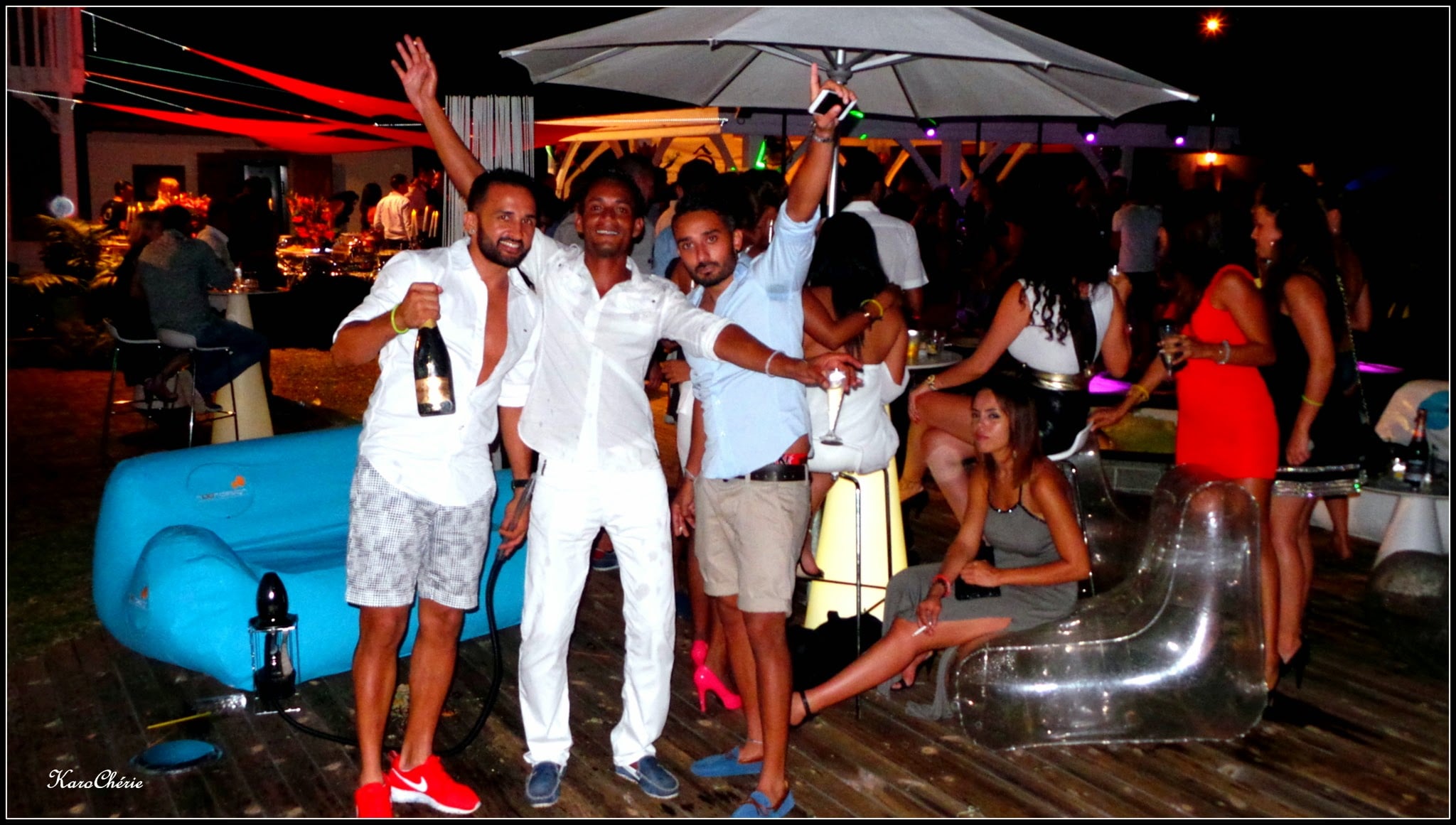 Jolies filles et techno pour le nouvel an à la Villa Ibiza
