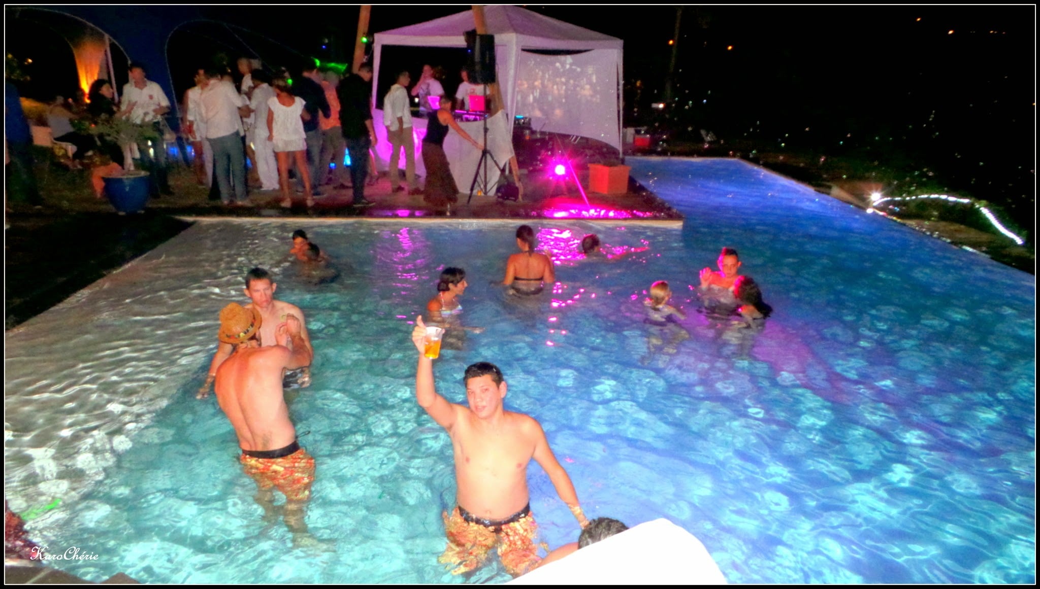 Jolies filles et techno pour le nouvel an à la Villa Ibiza