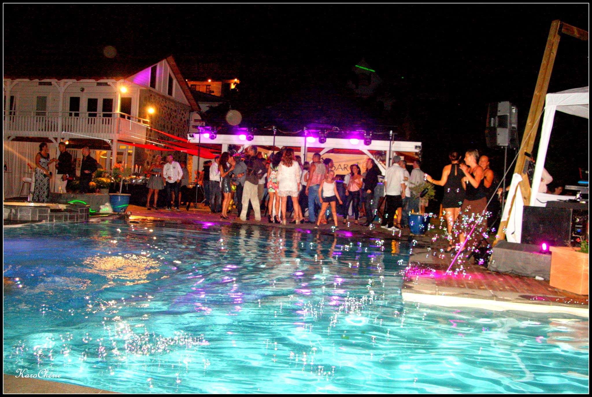 Jolies filles et techno pour le nouvel an à la Villa Ibiza