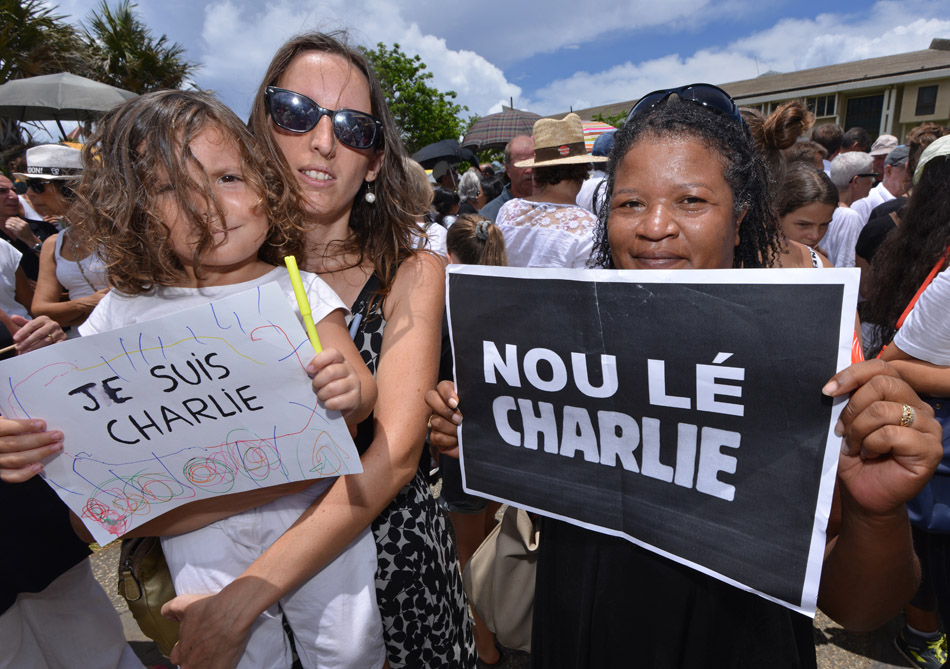 Attentats: Retour en images sur le rassemblement à Saint-Denis ce dimanche