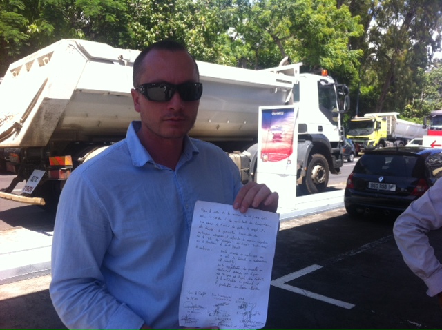 Blocage de 40 camions devant la DEAL: Les transporteurs obtiennent gain de cause