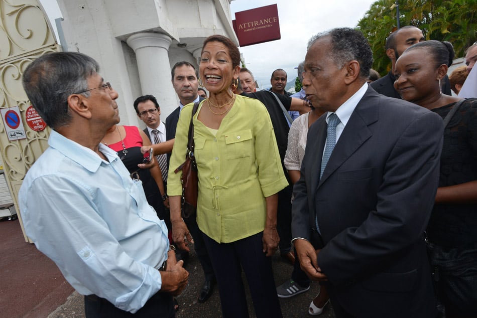 Retour images: Visite chaleureuse dans les rues de St-Denis pour G. Pau Langevin
