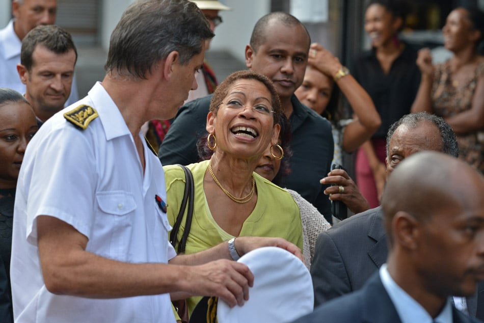 Retour images: Visite chaleureuse dans les rues de St-Denis pour G. Pau Langevin