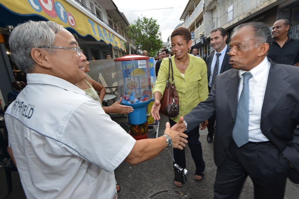Retour images: Visite chaleureuse dans les rues de St-Denis pour G. Pau Langevin