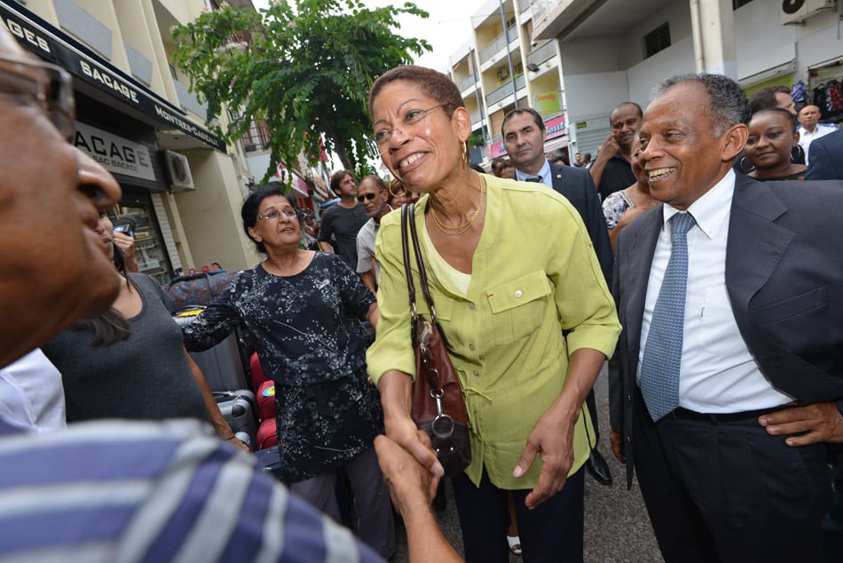 Retour images: Visite chaleureuse dans les rues de St-Denis pour G. Pau Langevin