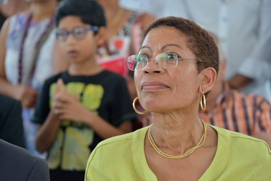 Retour images: Visite chaleureuse dans les rues de St-Denis pour G. Pau Langevin