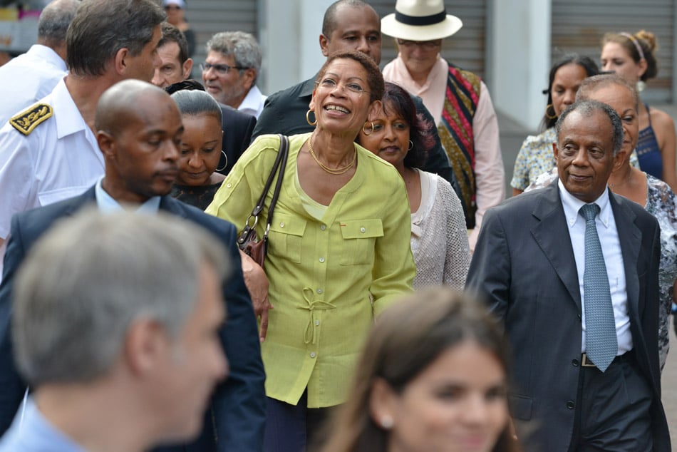 Retour images: Visite chaleureuse dans les rues de St-Denis pour G. Pau Langevin
