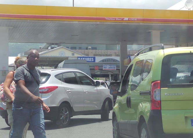 Stations essence : Files d'attentes raisonnables dans l'ouest