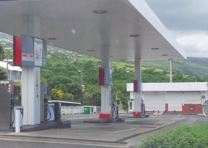 Stations essence : Files d'attentes raisonnables dans l'ouest