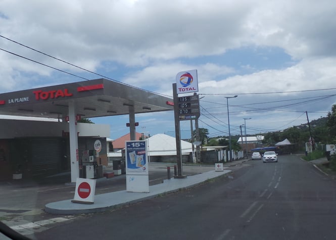 Stations essence : Files d'attentes raisonnables dans l'ouest