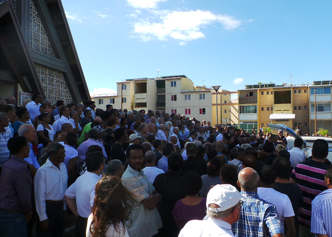 (Actualisé) Plus de 3.000 personnes aux obsèques des époux Aho-Nienne