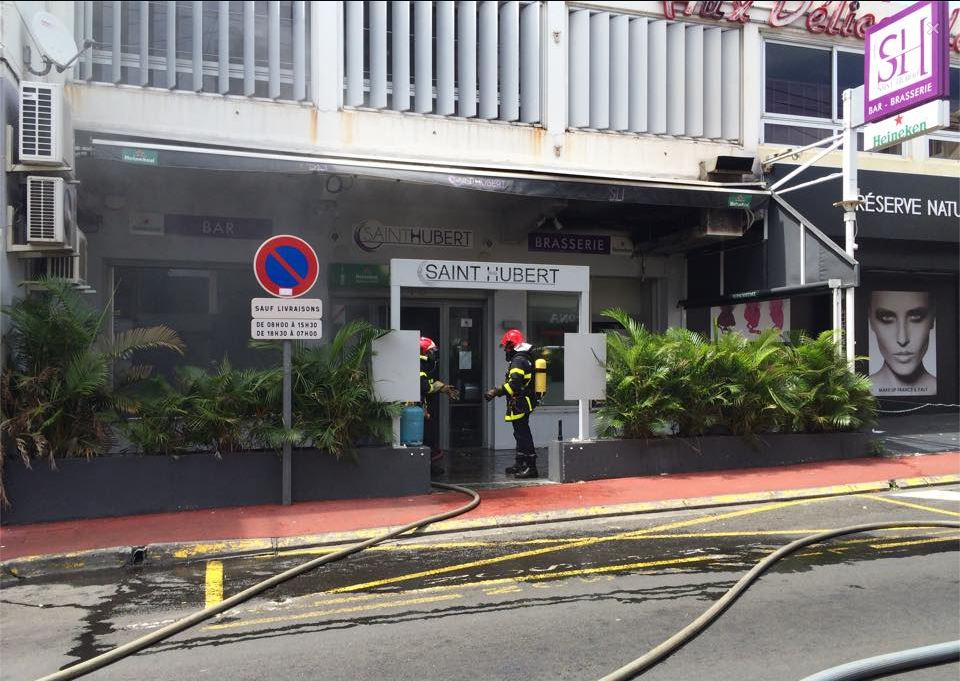 Saint-Denis: La cuisine du Saint-Hubert prend feu à cause d'une friteuse