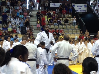 Teddy Riner en showman au stade de l'Est