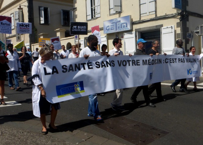 150 professionnels de santé dans la rue contre la loi Touraine