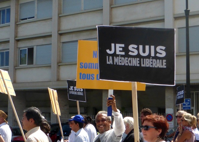 150 professionnels de santé dans la rue contre la loi Touraine