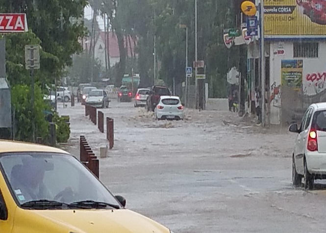 C'est la galère sur toute l'île ! La preuve en photos...