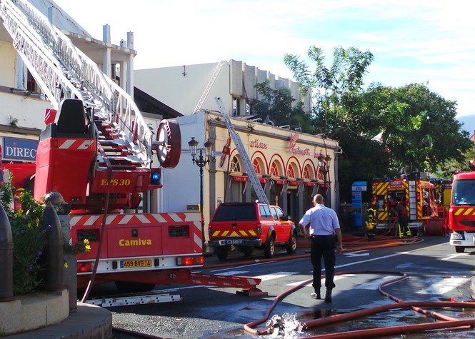 St-Denis: La boulangerie Antonetti prend feu, un sans-abri de 70 ans évacué