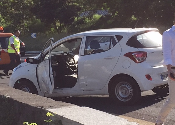 Collision entre une moto et une voiture à Boucan Canot