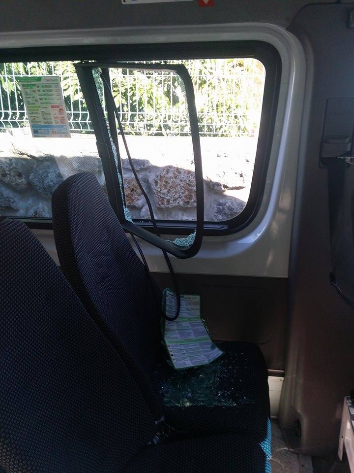Ravine des Cabris: Son bus caillassé à la sortie d'une boîte, un transporteur porte plainte