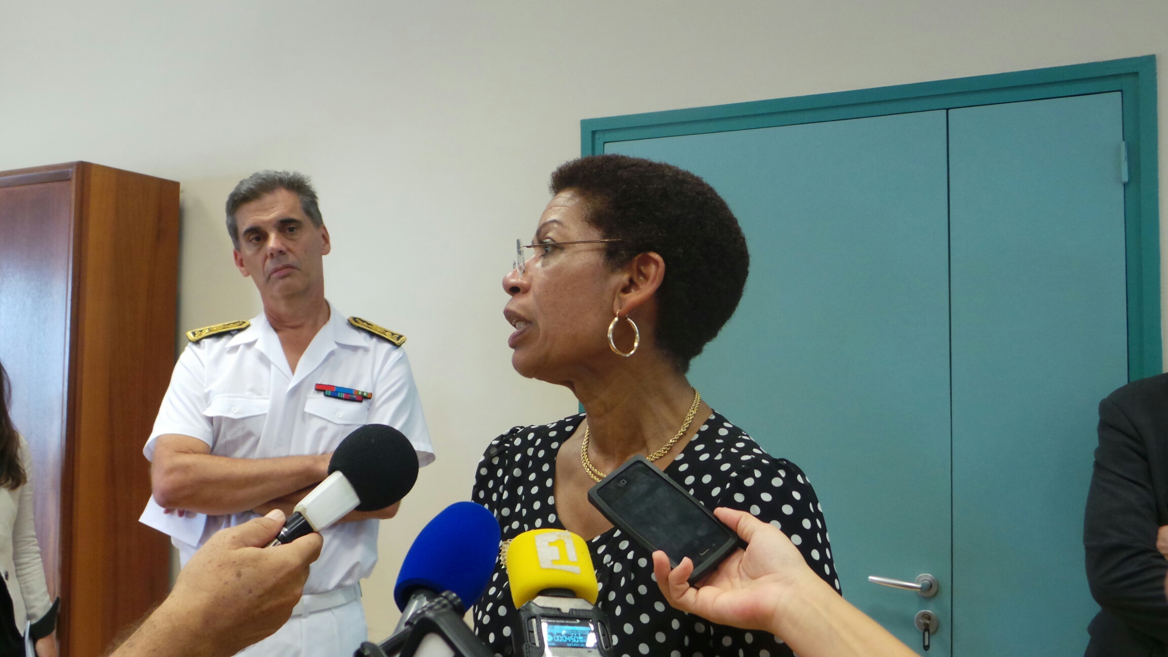 Risque requin: George Pau-Langevin annonce une intensification de la pêche et un effort financier