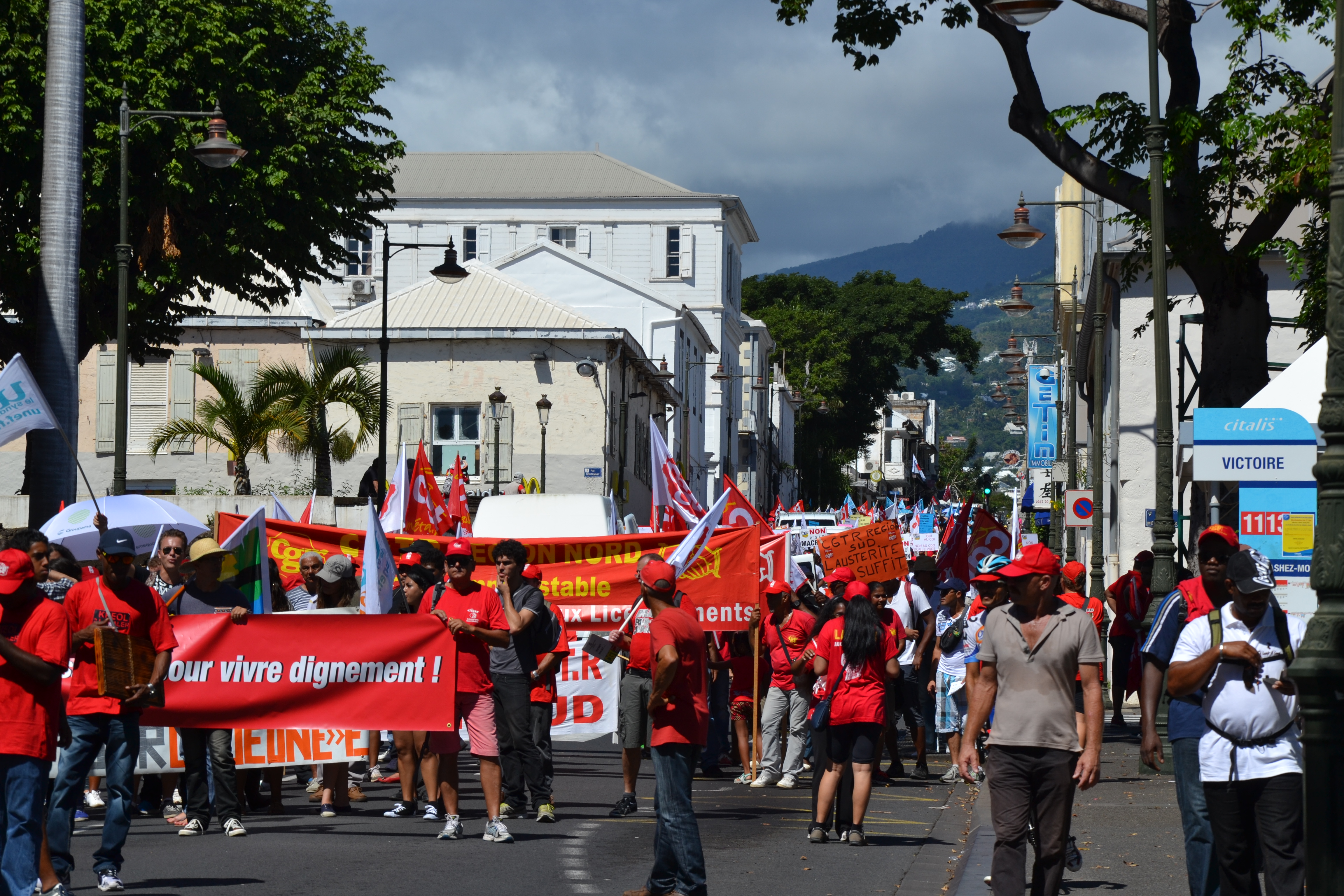 Défilé du 1er mai: Près de 1.000 personnes mobilisées contre l'austérité
