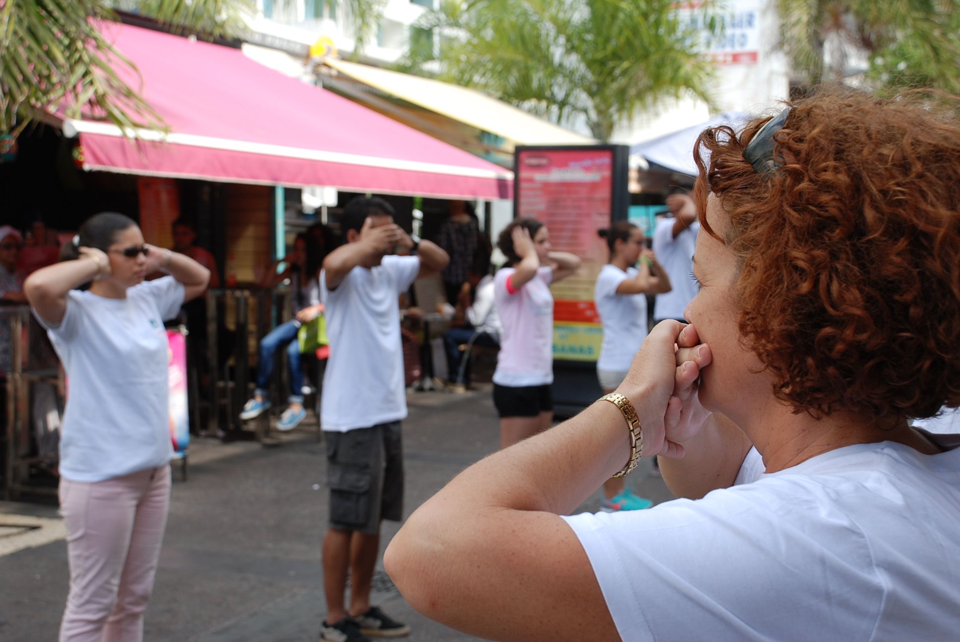 St-Denis: Un flash mob dans la rue piétonne contre le virus Ebola