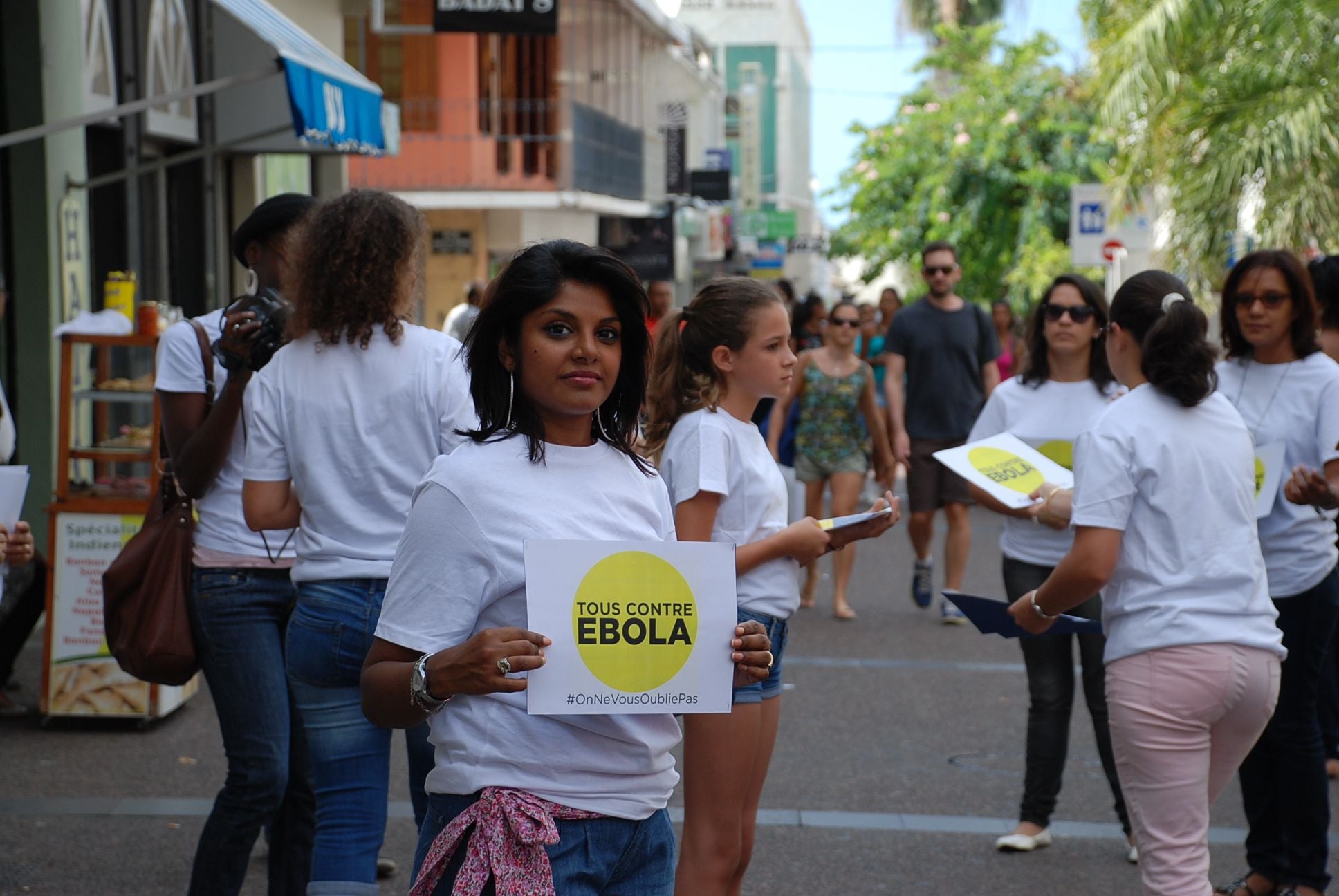 St-Denis: Un flash mob dans la rue piétonne contre le virus Ebola