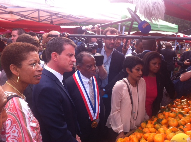 Manuel Valls au marché des Camélias