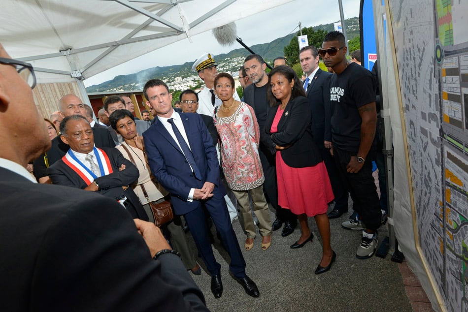 Retour images: Manuel Valls fait son marché aux Camélias