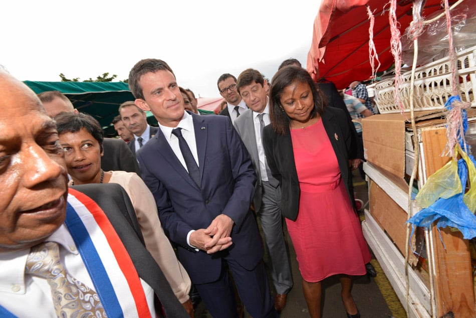 Retour images: Manuel Valls fait son marché aux Camélias