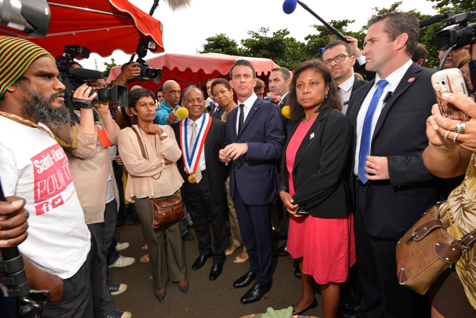 Retour images: Manuel Valls fait son marché aux Camélias