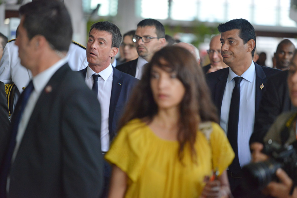 Retour en images sur le discours de Manuel Valls à Gillot avant son départ pour Mayotte