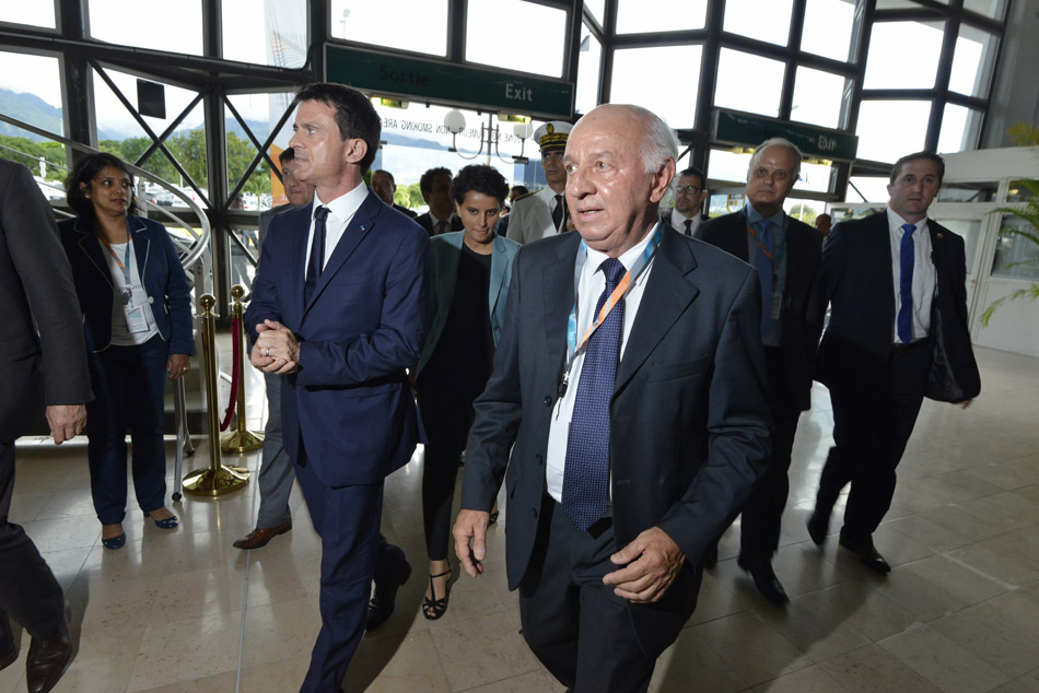 Retour en images sur le discours de Manuel Valls à Gillot avant son départ pour Mayotte